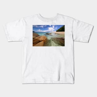 Rocks and clear water on Nudey Beach on Fitzroy Island in Far North Queensland Kids T-Shirt